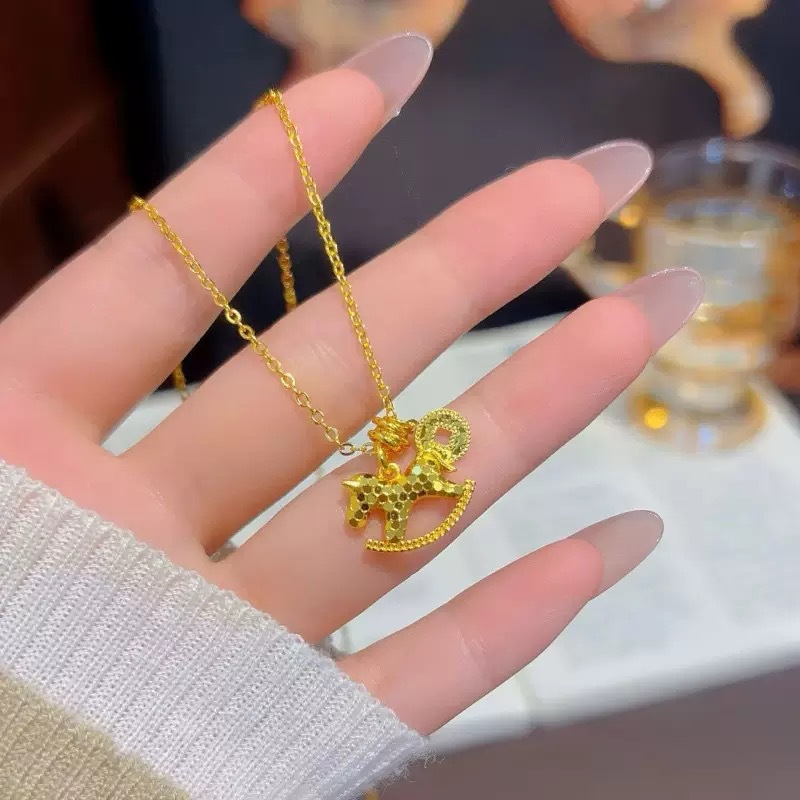 Coin Necklace Delicate - 반짝이는 아이스 크랙 말 펜던트 목걸이